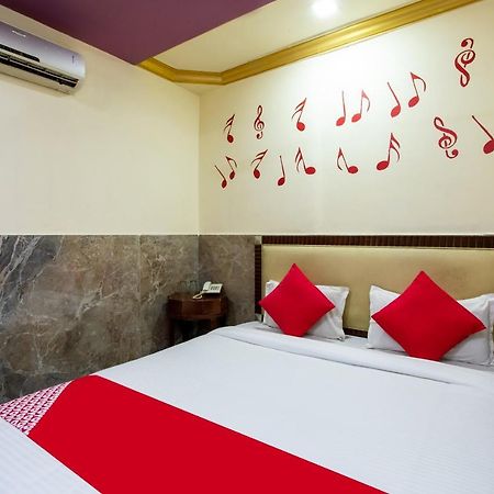 Oyo 24196 Hotel Shreenath Palace Ujjain Esterno foto