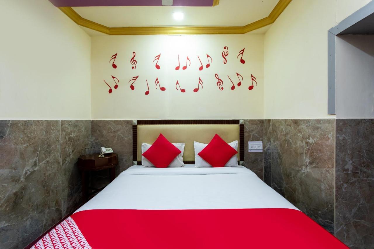 Oyo 24196 Hotel Shreenath Palace Ujjain Esterno foto