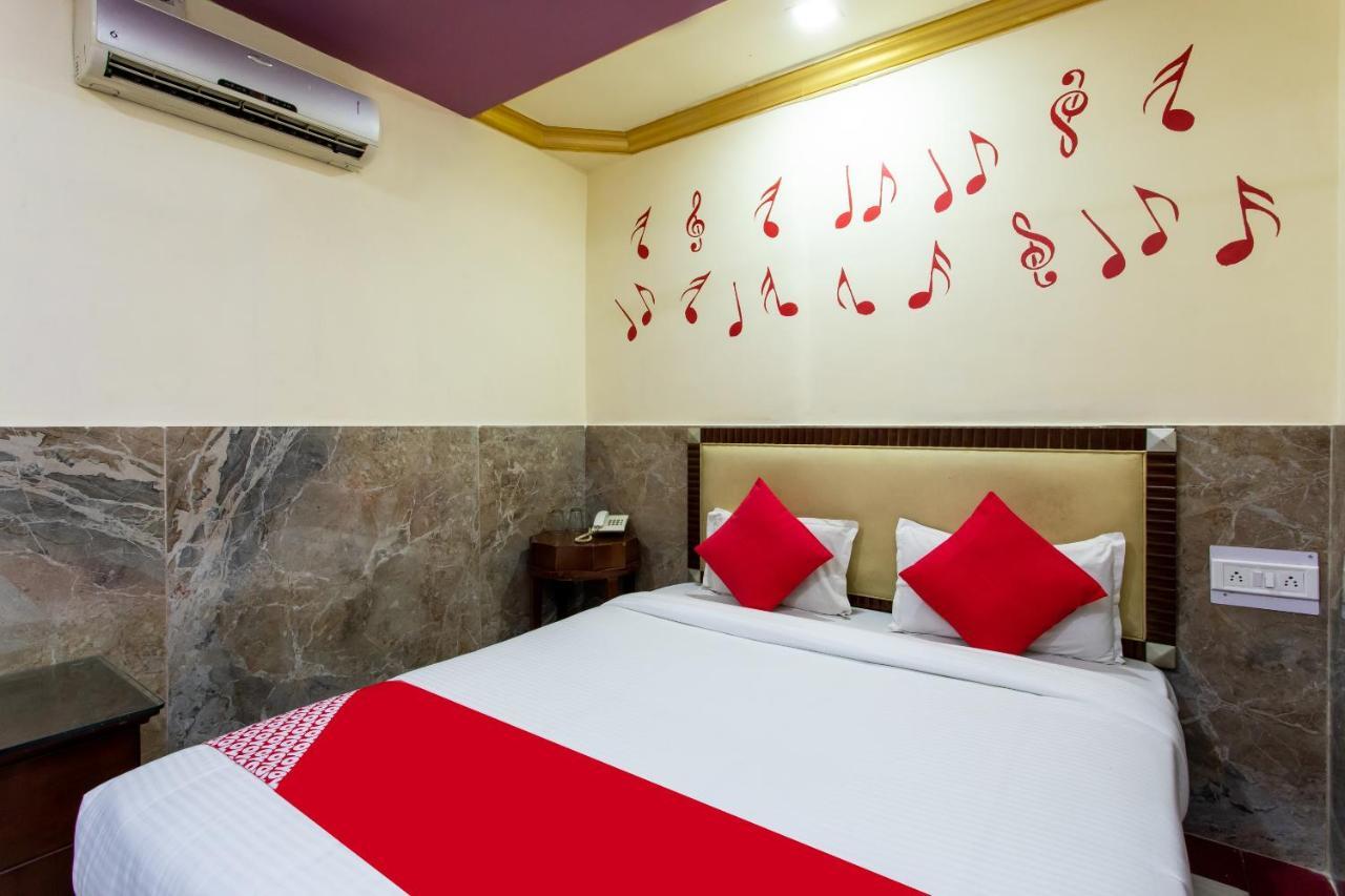 Oyo 24196 Hotel Shreenath Palace Ujjain Esterno foto